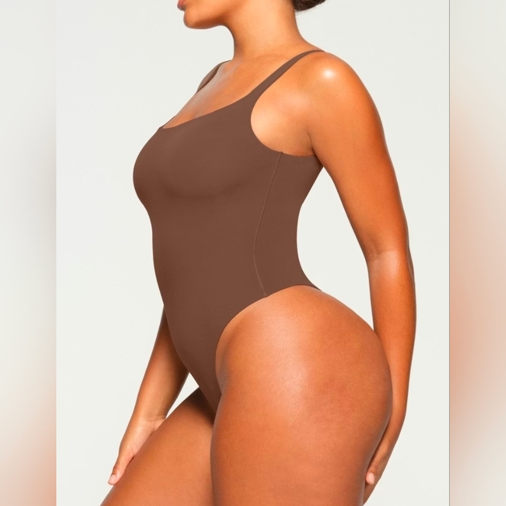 NWT SKIMS Fits Everybody Square Neck Bodysuit - Onyx-M, Jasper-L - Picture 6 of 7